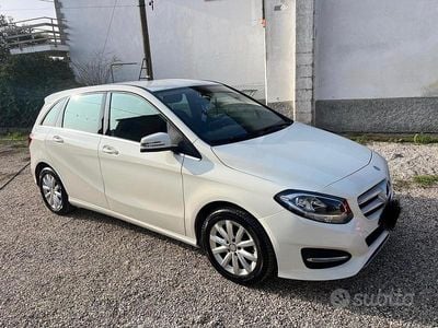 Usata Mercedes B180 Premium 109 CV (80 kW) 2016 Bianco Monovolume