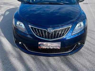 Usata Lancia Ypsilon Gold 69 CV (50 kW) 2021 Blu Utilitaria