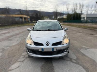 Argento Usata 2007 Renault Clio II LE Berlina | 2990 € (Buon prezzo)