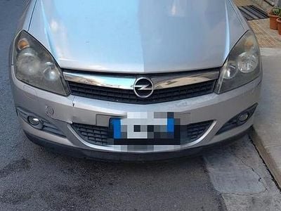 Usata Opel Astra 125 CV (91 kW) 2011 Grigio Coupé