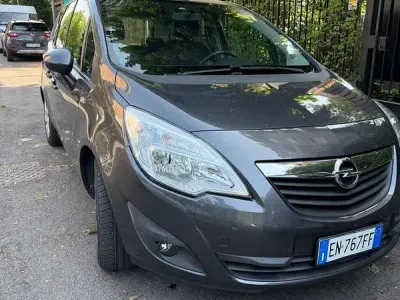 Usata Opel Meriva 120 CV (88 kW) 2012 Marrone Monovolume