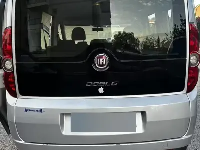 Usata Fiat Doblò 105 CV (77 kW) 2011 Grigio Monovolume
