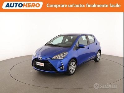 Usata Toyota Yaris Active 69 CV (50 kW) 2017 Blu Berlina