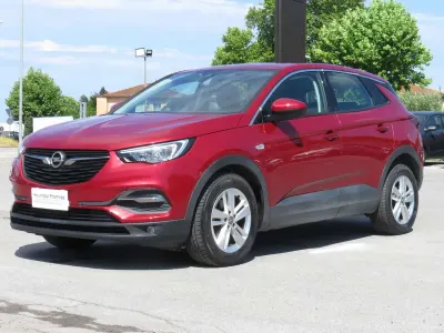 Usata Opel Grandland X Business 131 CV (96 kW) 2021 Bright red SUV