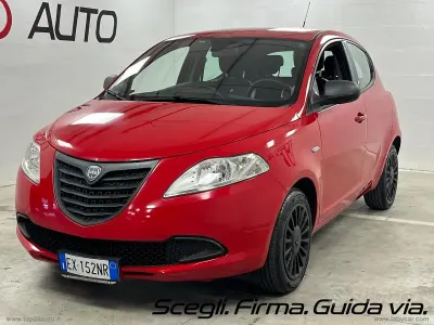 Usata Lancia Ypsilon 69 CV (50 kW) 2014 Rosso Utilitaria