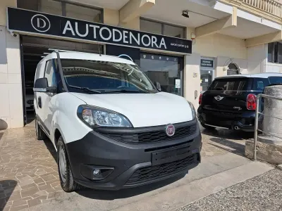 Usata Fiat Doblò S 105 CV (77 kW) 2023 Bianco Monovolume