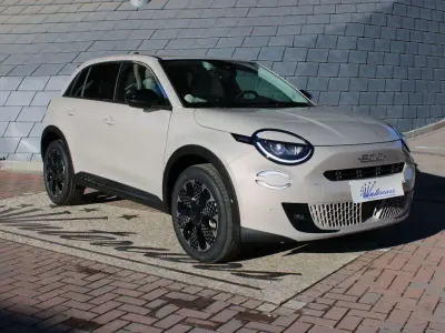 Nuova Fiat 600 La Prima 110 CV (80 kW) 2025 Beige SUV