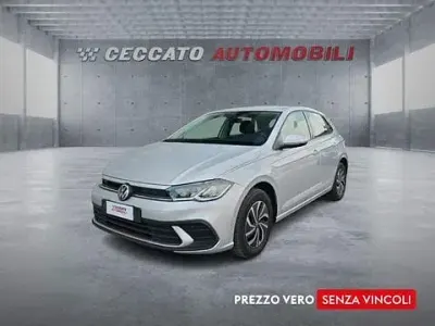 Usata VW Polo Life 95 CV (69 kW) 2023 Grigio Utilitaria