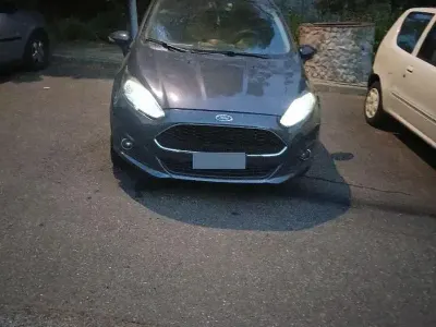 Usata Ford Fiesta 75 CV (55 kW) 2013 Berlina