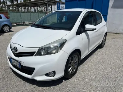 Brugt Toyota Yaris Lounge 90 HK (66 kW) 2014 Hvid Hatchback