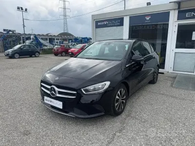 Käytetty Mercedes B180 Premium 116 HP (85 kW) 2022 Musta Tila-auto