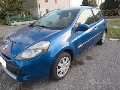 Usata Renault Clio II 75 CV (55 kW) 2010 Blu Berlina