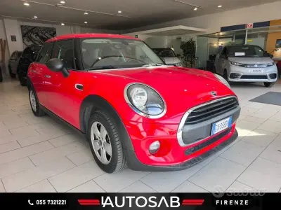 Usata Mini ONE 102 CV (75 kW) 2018 Rosso Utilitaria