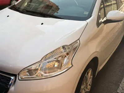 Usata Peugeot 208 82 CV (60 kW) 2013 Bianco Utilitaria
