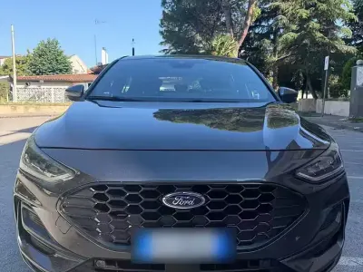 Usata Ford Focus ST-Line X 120 CV (88 kW) 2022 Grigio Berlina