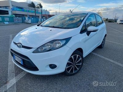 Gebraucht Ford Fiesta Business Edition 70 PS (51 kW) 2011 Weiß Kleinwagen
