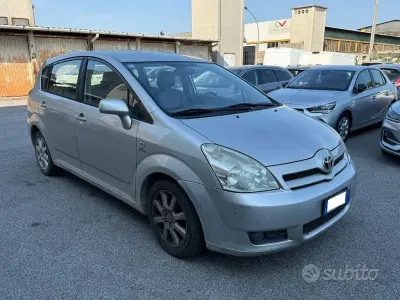 Usata Toyota Corolla Verso 116 CV (85 kW) 2005 Grigio Monovolume