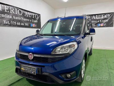 Usata Fiat Doblò Lounge 135 CV (99 kW) 2015 Blu Monovolume