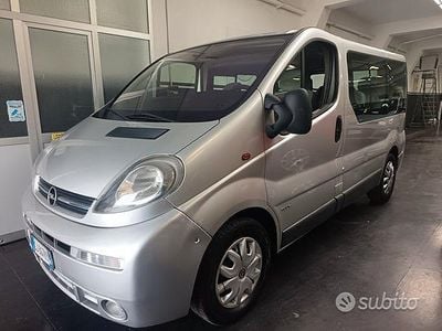 Usata Opel Vivaro 135 CV (99 kW) 2004 Grigio Monovolume