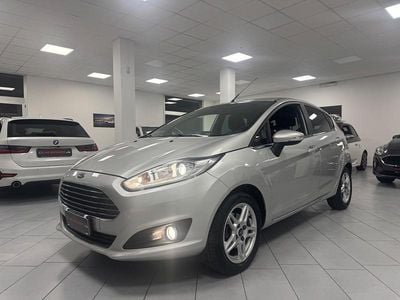 Usata Ford Fiesta Titanium 75 CV (55 kW) 2015 Grigio Berlina