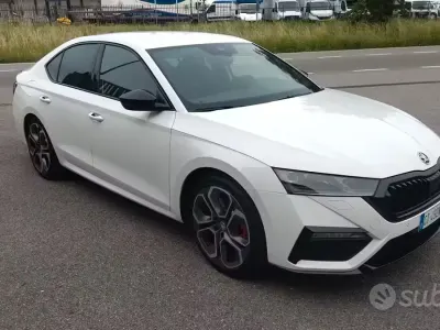 Usata Skoda Octavia RS 265 CV (194 kW) 2024 Bianco Berlina