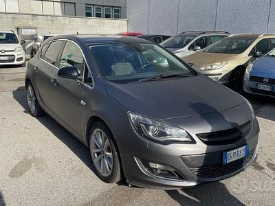 Usata Opel Astra Cosmo 110 CV (80 kW) 2013 Grigio Berlina