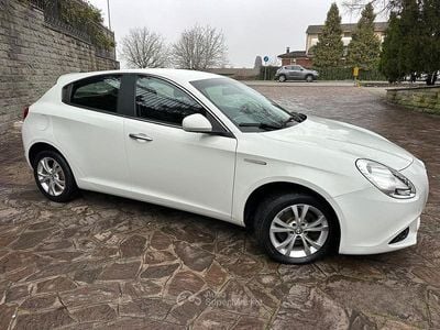 Usata Alfa Romeo Giulietta Distinctive 140 CV (102 kW) 2012 Bianco Berlina