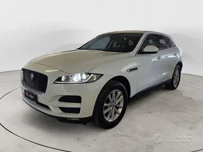 Begagnad Jaguar F-Pace Portfolio 180 HK (132 kW) 2016 Vit SUV