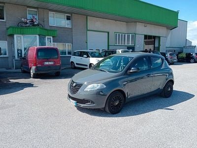 Begagnad Lancia Ypsilon 95 HK (69 kW) 2014 Grå Halvkombi
