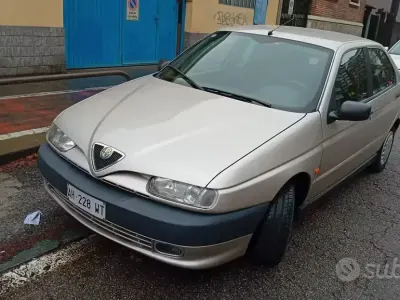 Usata Alfa Romeo 146 103 CV (75 kW) 1995 Grigio Utilitaria