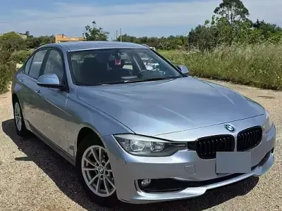 Usata BMW 318 Luxury Line 143 CV (105 kW) 2013 Grigio Berlina