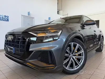 Usata Audi Q8 S-Line 286 CV (210 kW) 2020 Grigio scuro SUV