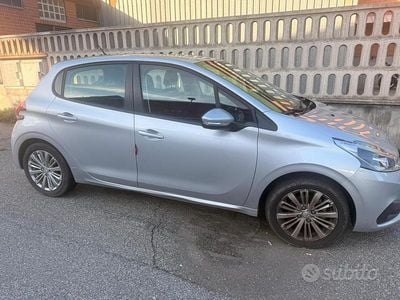 Usata Peugeot 208 82 CV (60 kW) 2018 Grigio Utilitaria
