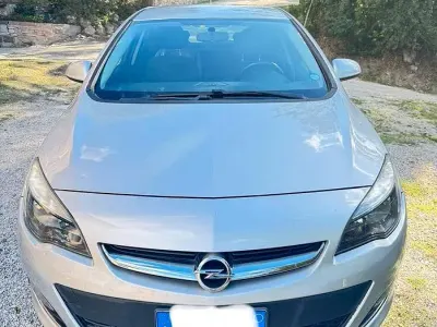 Usata Opel Astra 110 CV (80 kW) 2013 Grigio Berlina