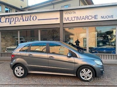 Usata Mercedes B180 109 CV (80 kW) 2010 Grigio Monovolume
