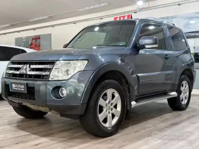 Usata Mitsubishi Pajero Instyle 170 CV (125 kW) 2008 Grigio SUV