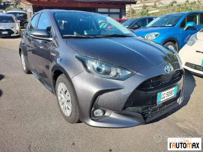 Usata Toyota Yaris Business Edition 92 CV (67 kW) 2021 Grigio Utilitaria