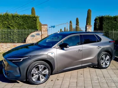 Usata Subaru Solterra 117 kW (160 CV) 2023 Grigio SUV