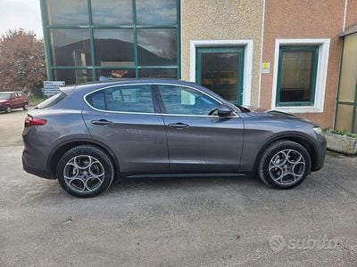 Usata Alfa Romeo Stelvio Executive 209 CV (153 kW) 2017 Grigio SUV