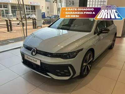Nuova VW Golf VIII GTE 272 CV (200 kW) 2026 Crystal ice blue metallizzato Berlina