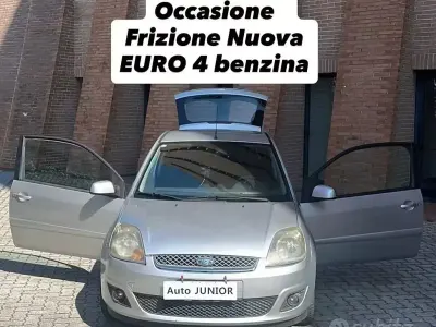 Brugt Ford Fiesta Ghia 75 HK (55 kW) 2008 Grå Hatchback