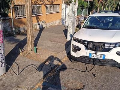 Bianco Usata 2024 Dacia Spring Essentiel Utilitaria | 11.500 € (Buon prezzo)