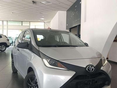 Begagnad Toyota Aygo X-wave 69 HK (50 kW) 2018 Grå Halvkombi