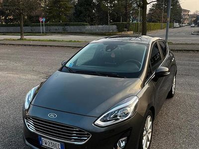 Usata Ford Fiesta 100 CV (73 kW) 2019 Grigio Utilitaria