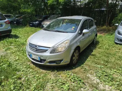 Usata Opel Corsa Edition 65 CV (47 kW) 2010 Utilitaria
