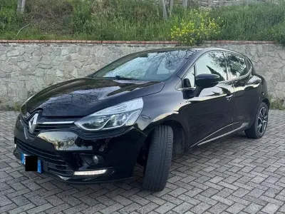 Occasion Renault Clio IV Black Edition 90 PK (66 kW) 2016 Zwart Sedan