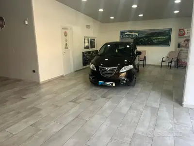 Begagnad Lancia Ypsilon S 85 HK (62 kW) 2011 Brun Halvkombi