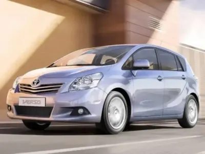 Gebraucht Toyota Verso Sol 126 PS (92 kW) 2012 Silber Van / Kleinbus