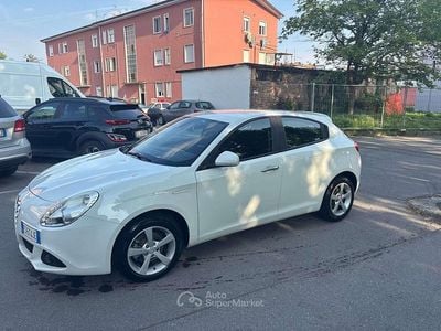 Usata Alfa Romeo Giulietta Distinctive 105 CV (77 kW) 2013 Bianco Utilitaria