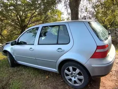 Usata VW Golf IV 101 CV (74 kW) 2003 Berlina